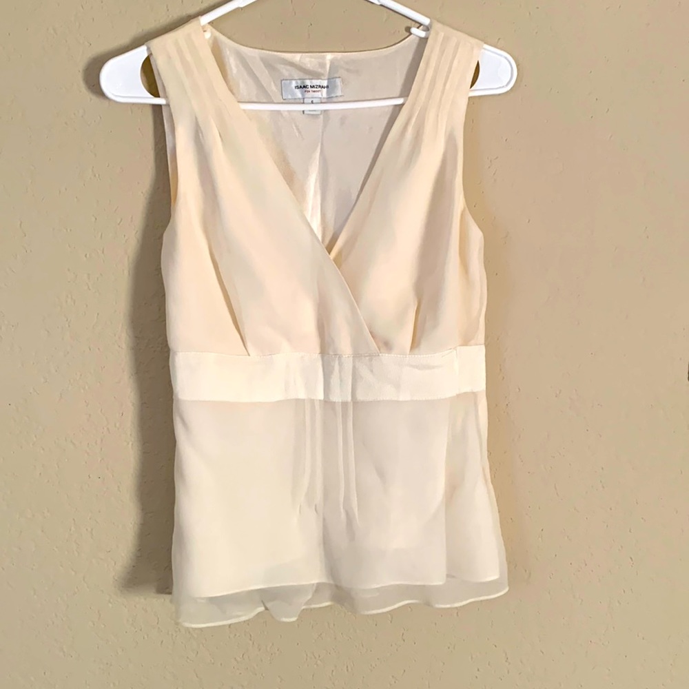 Sleeveless blouse with silky liner